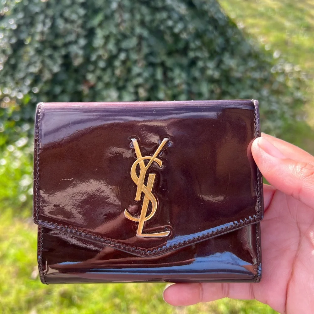 Gorgeous! Yves Saint Laurent Patent Leather Wallet 100% Authentic (Pre-loved) - Picture 3 of 9